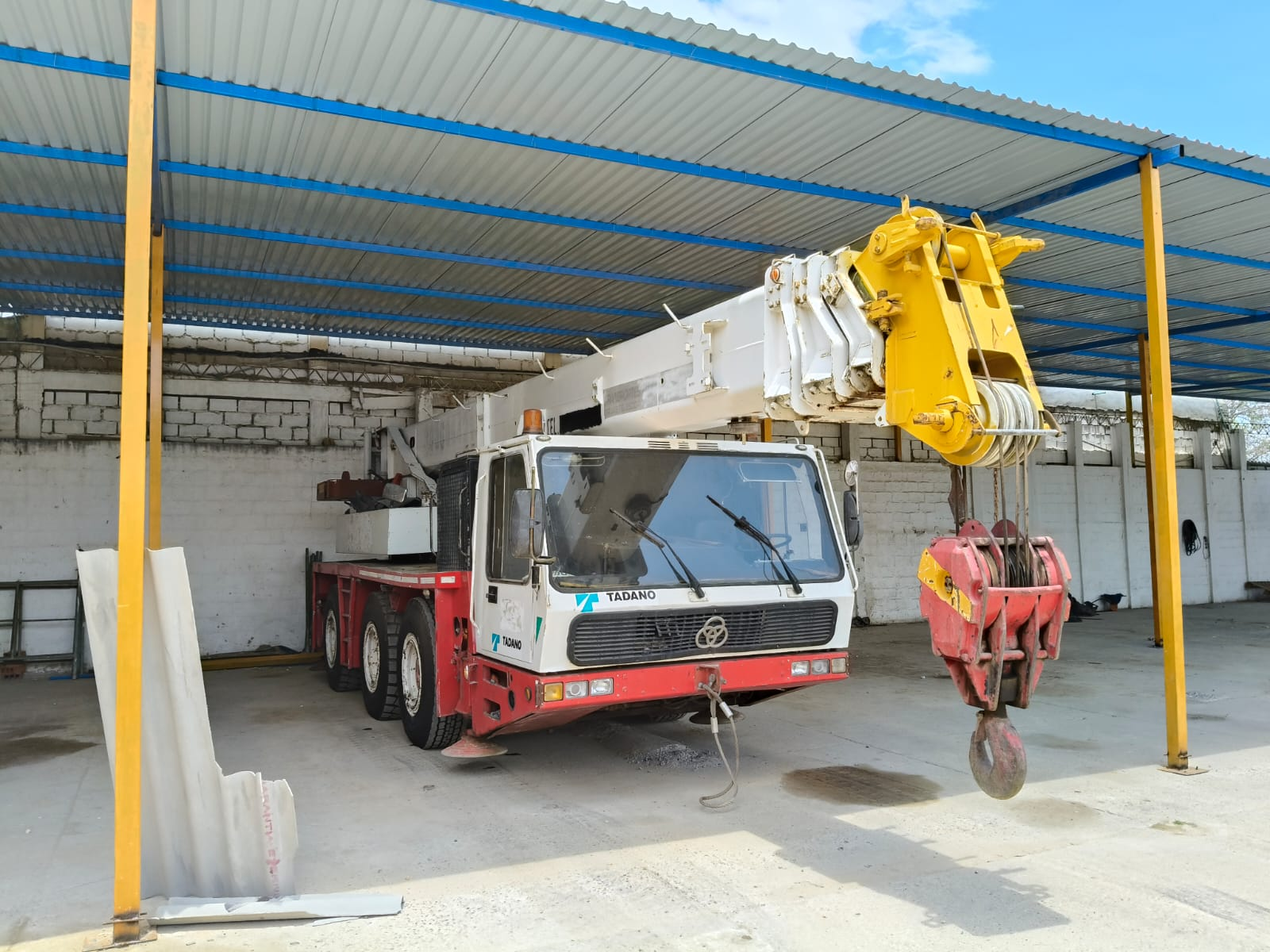 Grúa en mantenimiento preventivo en nuestras instalaciones