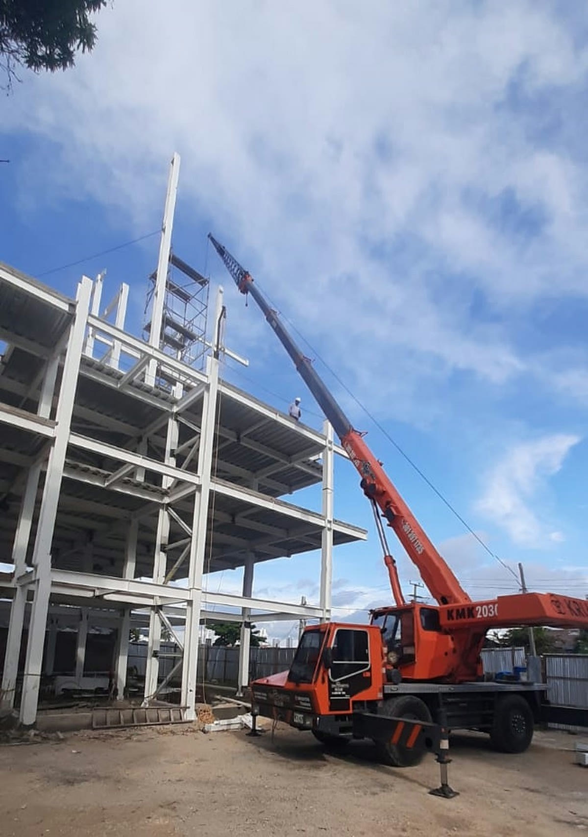 Obra civil — Montaje de estructura metálica